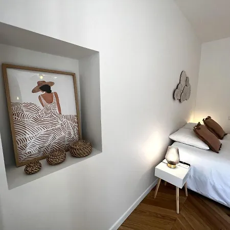 La Comtesse - Our Lady Church View - Heart Of - With Ac