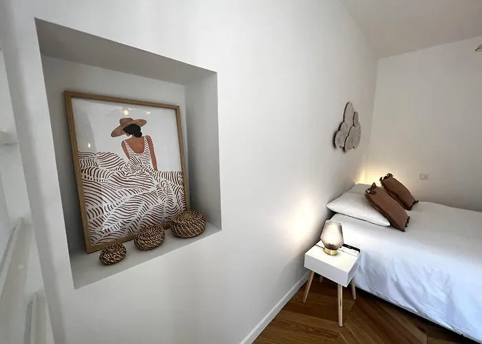 La Comtesse - Our Lady Church View - Heart Of - With Ac